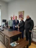 ayaz-kan-ekibi-vali-yardimcisi-oguz-senlik-ziyareti-plaket-toreni-eskisehir-2026