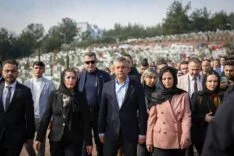 ayse-unluce-ozgur-ozel-deprem-bolgesi-ziyareti-osmaniye-gaziantep-anma-2026