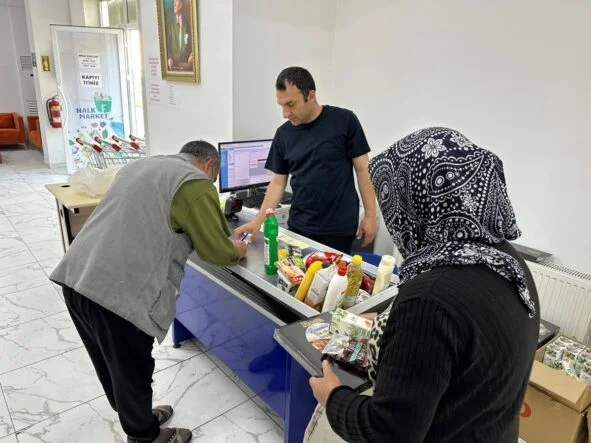 odunpazari-belediyesi-halk-market-alisveris-halk-kart-bakiye-artisi-kazim-kurt-2026