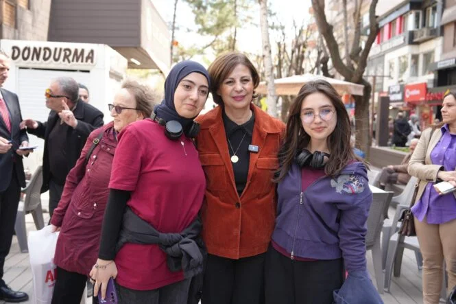ayse-unluce-hamamyolu-caddesinde-vatandaslarla-bulusma-ve-esnaf-ziyareti1