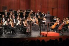 eskisehir-buyuksehir-belediyesi-senfoni-orkestrasi-konserinde-idil-yunkus-ve-rustam-rahmedov-sahne-performansi