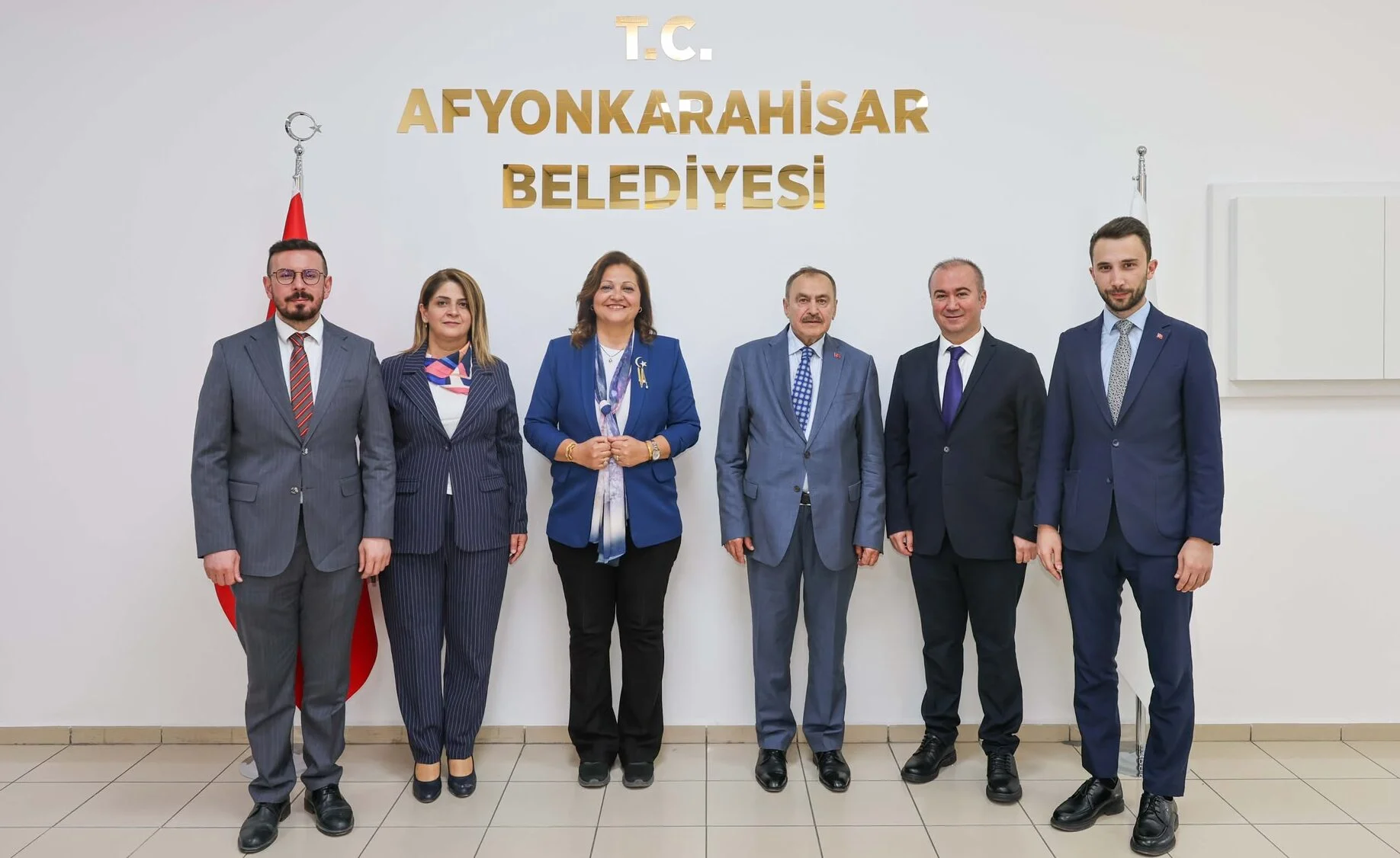 Veysel Eroğlu, AK Parti heyetiyle birlikte Burcu Köksal’ı ziyaret etti