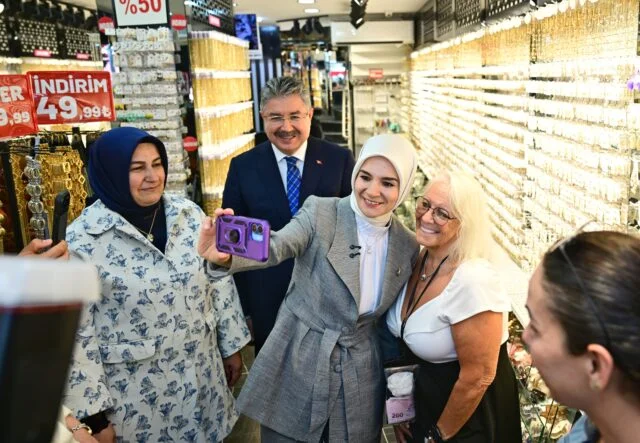 bakan-mahinur-goktas-doktorlar-caddesi-esnaf-ziyareti-eskisehir